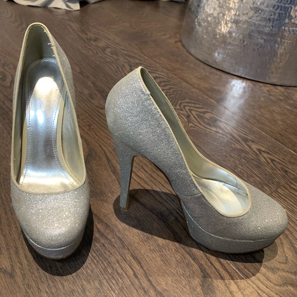 ALDO silver glitter stiletto closed-toe, round pumps. - Picture 3 of 4